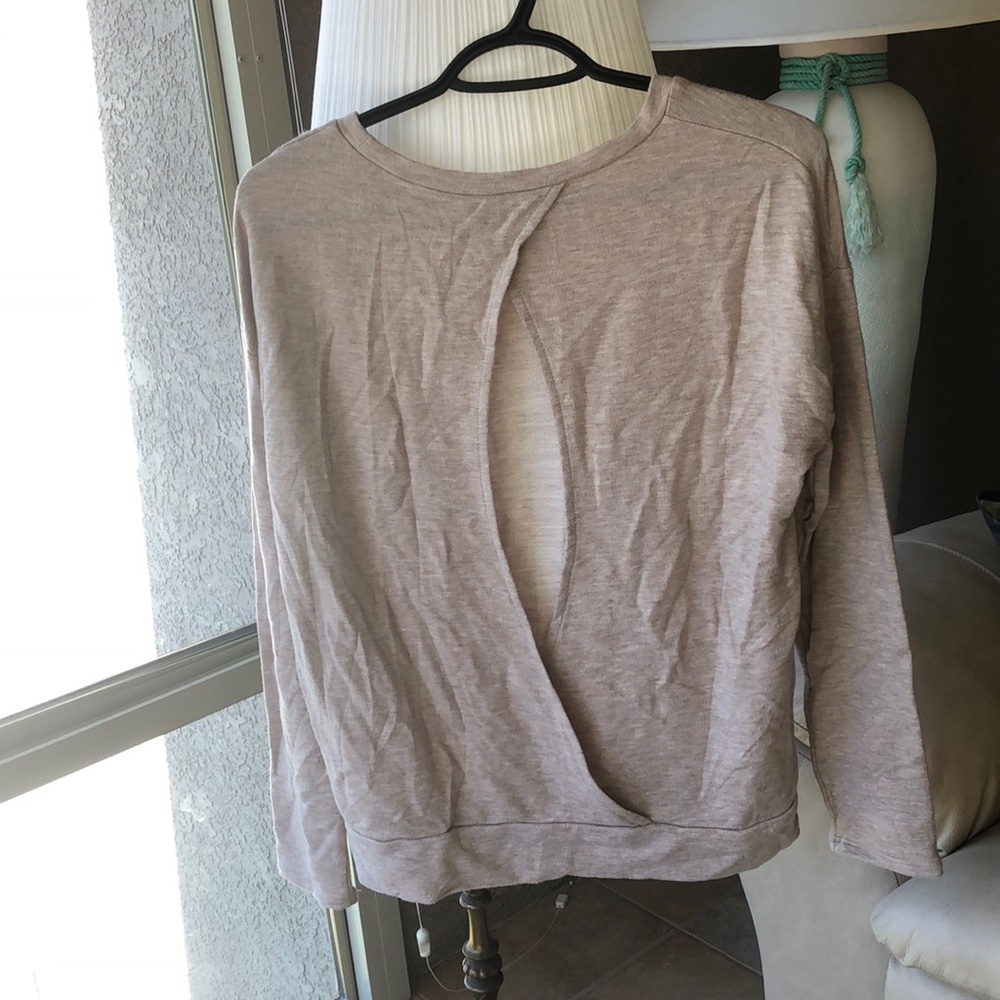 AE BLOUSE WITH OPENING IN BACK